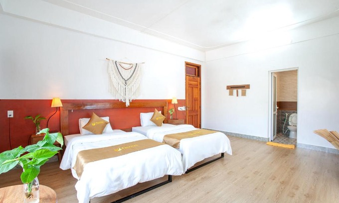 Phong Nha Cama Y Desayuno | FALCON HOTEL & BAR