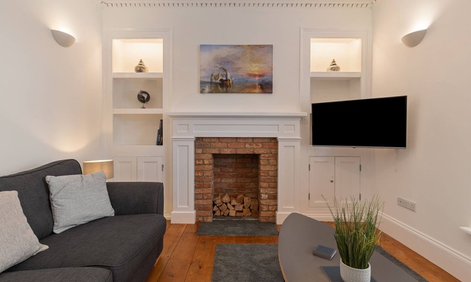 Pembroke Dock Casa | Falcon House in Pembroke Dock