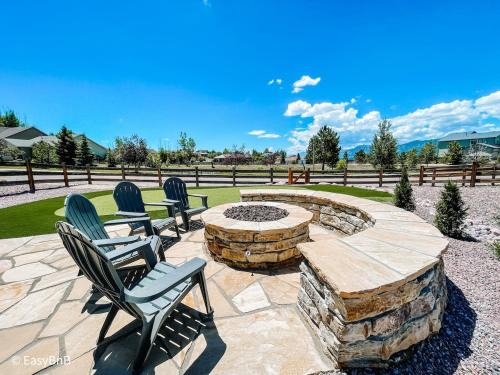 Gleneagle Casa | Falcon's Nest hot tub games mins to USAFA and hiking