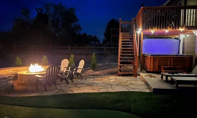 Gleneagle Casa | Falcon's Nest | hot tub/games/mins to USAFA&hiking