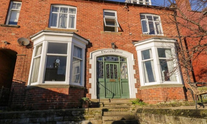 Robin Hood's Bay Apartamento | Falconhurst - locally owned in fantastic Robin Hoods Bay!