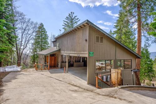 Yosemite West Casa | Falcons Nest (Downstairs)