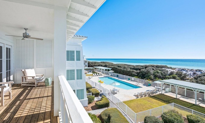 Gulf District Condominio | Available for Summer! WaterColor Beachside Condo #13! Amazing Gulf Views! 4 Adult Bikes!