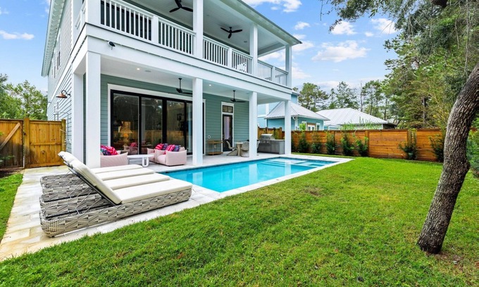 White's Gulfview Casa | Fall Availability! Private Salt Water Pool! Sitting Spa! 5 Adult Bikes!