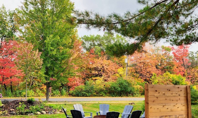 Taylors Falls Casa | Spring River Views with King bed and NEW Sauna