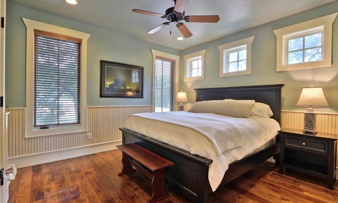 Buda Casa | Fall Creek Vineyards Wine Country Inn