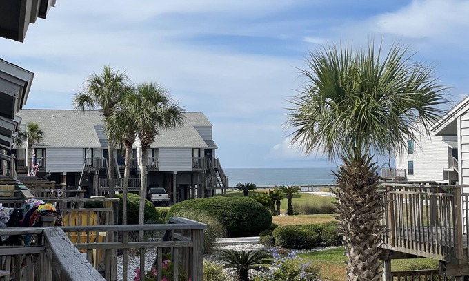 East End Casa | DREAM ON@OCEAN MILE #J2 BEACH & BAY VIEWS! WALK TO #1 BEACH IN US