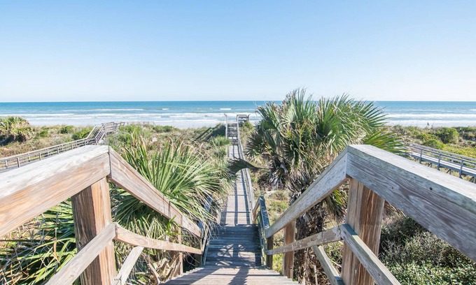 Crescent Beach Condominio | Fall discounts /Steps to Beach, Pool, Dock/Renovated/Beach Supplies/St.Augustine