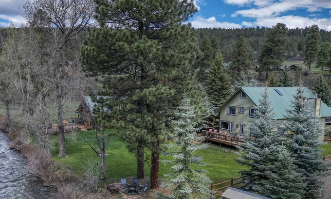 San Juan River Village Casa | San Juan River House: Riverfront Fire Pit, Gas Stove, Near Skiing, Hot Springs, & Hiking Adventures!