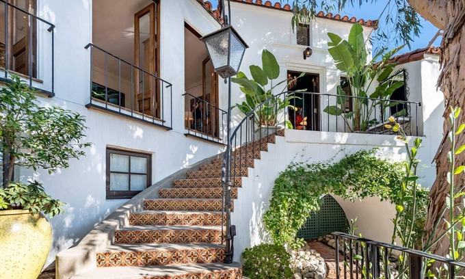 Hollywood Dell Casa | Hollywood Hills 30% Off Sale! Ends 8/11