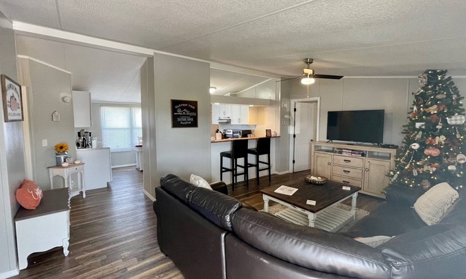 Mead Casa | "Fall in Love" Retreat less than 10 minutes from Lake Texoma and Choctaw Casino