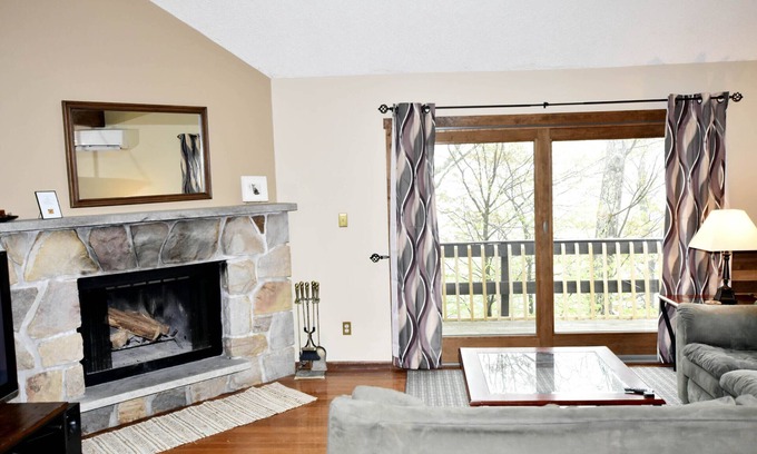 Village at Camelback Casa | Camelback Townhouse. Near Water Park! Ask About Early-Check in & Late Check-out.
