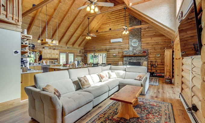 Crellin Cabina | Fall Leaves, Jacuzzi & Games: Maryland Mtn Retreat