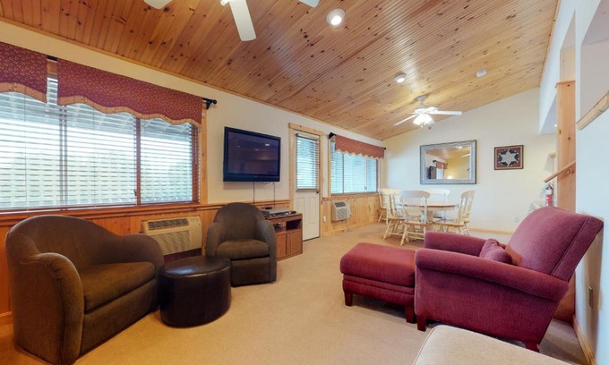 Sunday River Area Hotel | Fall Line S206