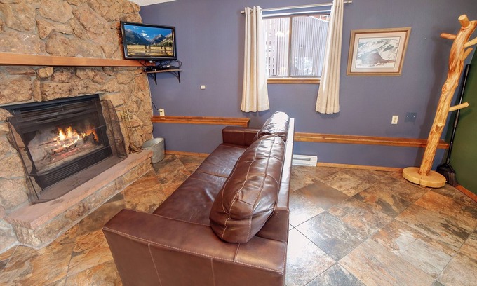 Fall River Estates Cabina | Cabaña Fall River - perro amigable