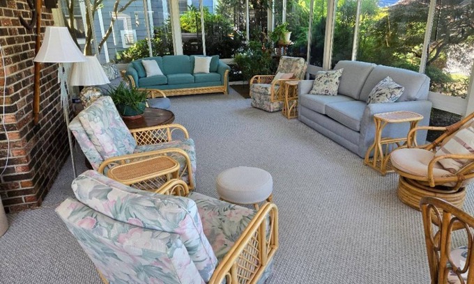 Country Club Estates Casa | Sept Sale! Big Porch, Short Walk to Beach & Boardwalk, Sleeps 10, Lots to Offer!