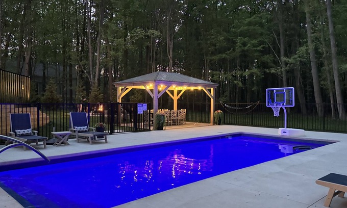 Glenn Casa | Lux w. Private Heated Pool| Hot Tub |Sleeps 12 | King beds