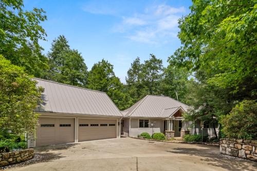 Lake Lure Casa | Falling Waters at Rumbling Bald