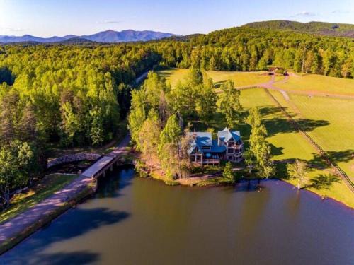Ellijay Casa | Falling Waters Lodge Lake Front Home & Wedding Venue