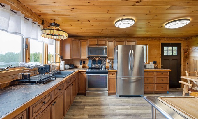 Jefferson Cabina | Fall’n Love in the White Mountains. Log Cabin. Views.