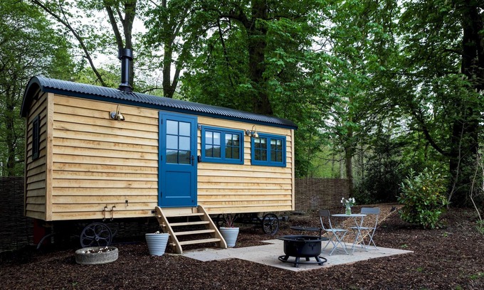 Baslow Cabaña | Fallow Shepherd's Hut/Chatsworth Estate