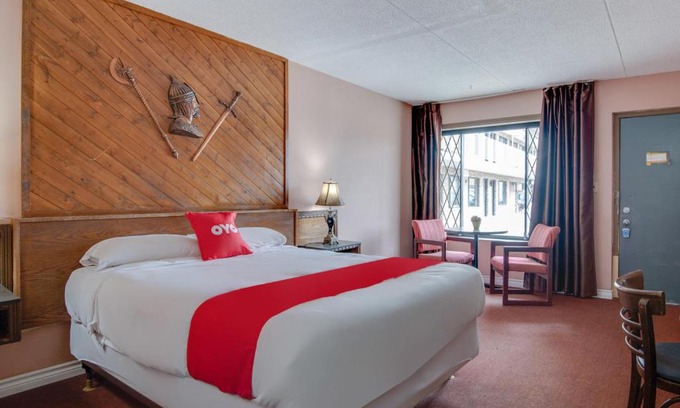 Niagara Falls Hotel | Falls Inn Near Casino Niagara By OYO
