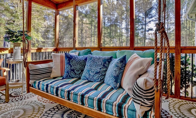 Durham Cabaña | Falls Lake Cottage@Rolling View with saltwater hot tub, fire pit & screen porch