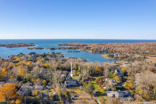 West Falmouth Casa | Falmouth Spacious Family Home with fireplace