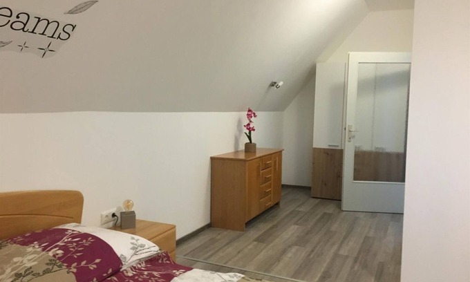 Neusiedl am See Apartamento | Familienzimmer, Dusche, WC - Pension Seeblick Latzko