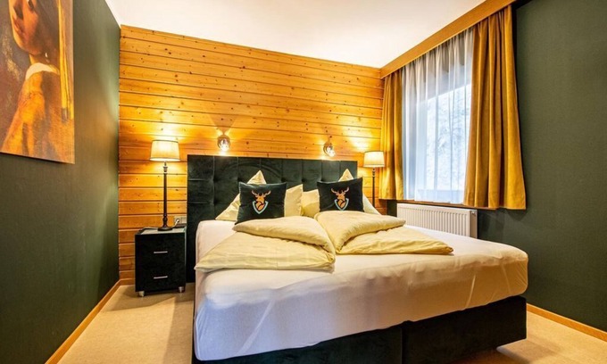 Bad Kleinkirchheim Cabaña | Familienzimmer, Dusche, WC, Wohn-/schlafraum - Gasthof Raunig