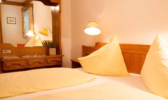 Bad Kleinkirchheim Cama Y Desayuno | Familienzimmer mit Wohn- und Schlafraum Getrennt - Hotel-garni Haus Sonnblick