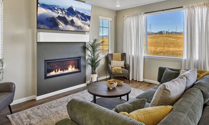 Dupont Casa | Family 5BD Getaway – Views, Games, Golden Tee & Near Boulder!