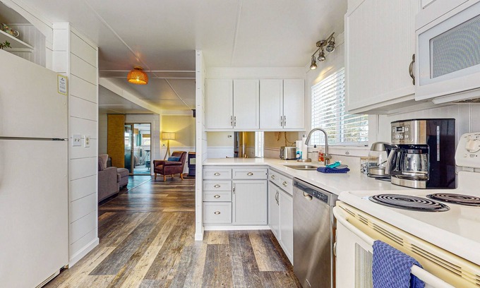 Sequim Casa | Family and dog-friendly getaway with deck, firepit and private hot tub