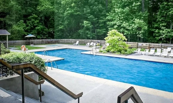 Sapphire Casa | Family and pet friendly home in Sapphire Valley Resort, amenities included.