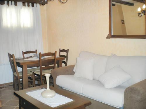 Hueva Apartamento | Family Apartment with Mountain View in Hueva