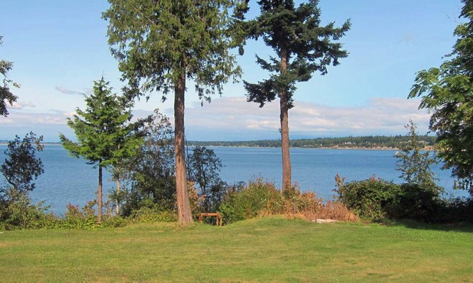 Lummi Island Casa | Familia Beach House con hermosas vistas, enorme patio, la boya de amarre, y kayak
