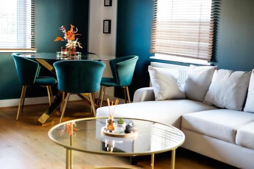 Reading Casa | Family & Business Stays In RG2 - Sleeps Up to 12!