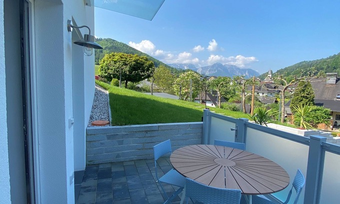 Altmuenster Apartamento | Family-friendly - with terrace and mountain view!