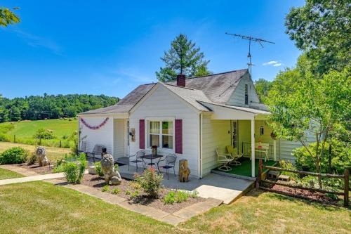 Fancy Gap Casa | Family Fancy Gap Cottage with Deck - Pets Welcome!