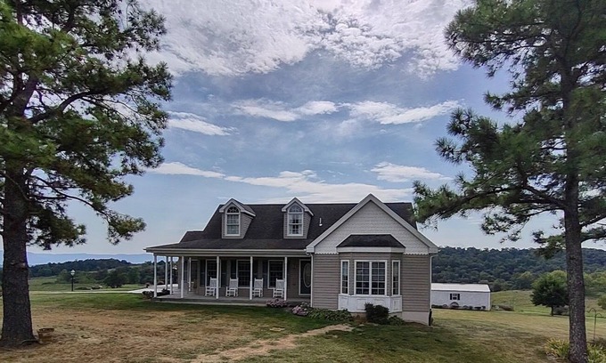 Timberville Otro | Family Farm with Mountain Views