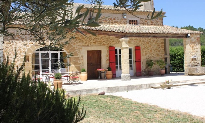Mondragon Otro | Casa de campo familiar en la Provenza en un viñedo con piscina auténtica