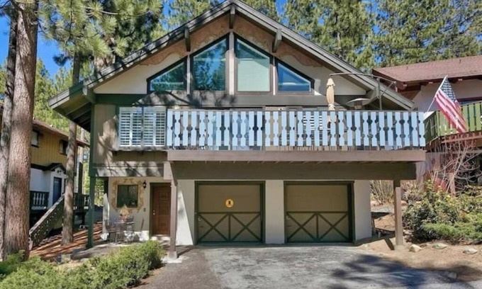 South Lake Tahoe Chalet De Esquí | Family Friendly 2br + Loft Tahoe Tyrol Chalet