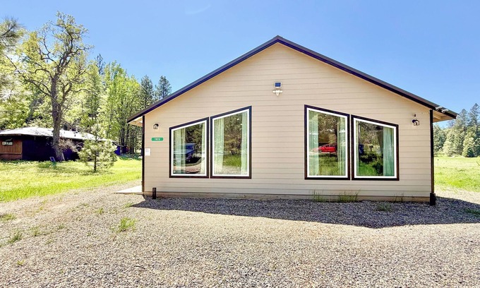 Mariposa Casa | Family-Friendly 2-bedroom house with AC, WiFi near Yosemite Valley
