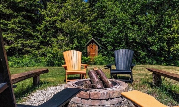 Northern Bruce Peninsula Cabaña | Family-Friendly 3-Bedroom Cottage Right Across from Grotto, Bruce Peninsula