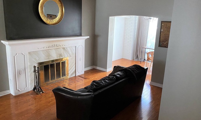 Mount Pleasant West Casa | Family-friendly 3BR residential oasis in the heart of Toronto