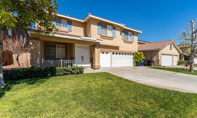 Fontana Casa | Family-friendly 4BR Home | Spacious Great Location