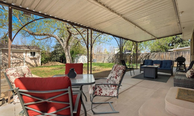 Longmont Casa | Family Friendly, AC, Covered Patio, Fenced Yard, Clean and Comfortable.