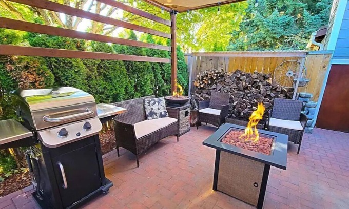 Greenway Apartamento | Family-friendly Adventure Awaits by Rec Center Pool & Gym! Patio with Firepits!