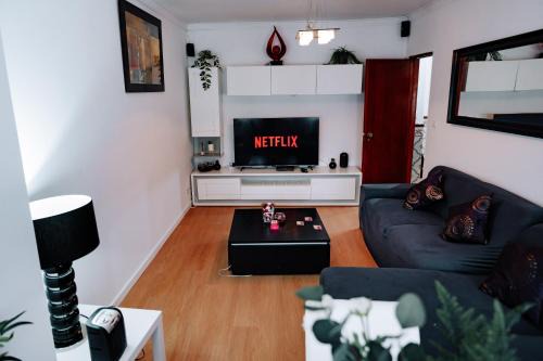 Alfornelos Apartamento | Family-friendly and cozy 3-bedroom accommodation in Lisbon