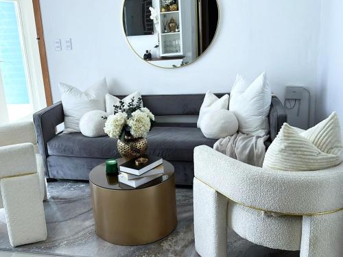 La Caleta Apartamento | Family-friendly apartment near the beach